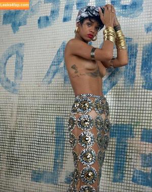 Rihanna photo #2900