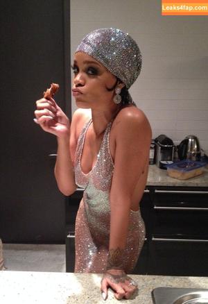 Rihanna photo #2917