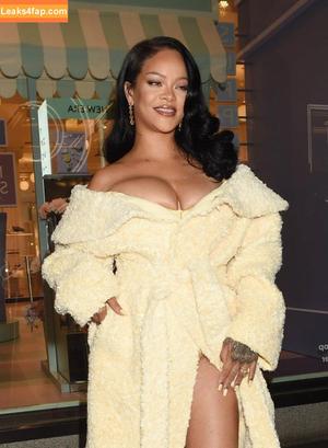 Rihanna photo #2934