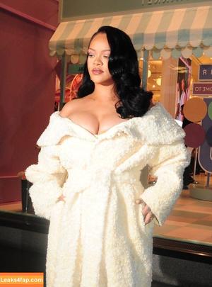 Rihanna photo #2942