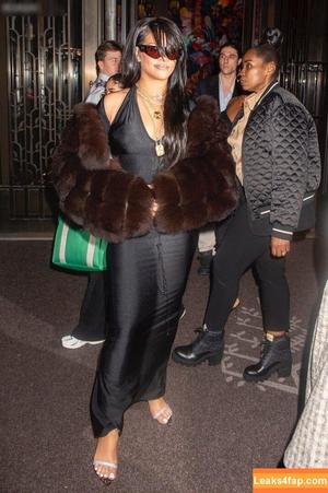 Rihanna photo #2991