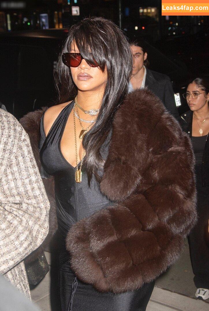 Rihanna / badgalriri leaked photo photo #3002