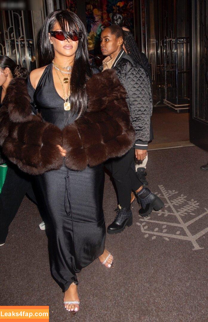 Rihanna / badgalriri leaked photo photo #3007