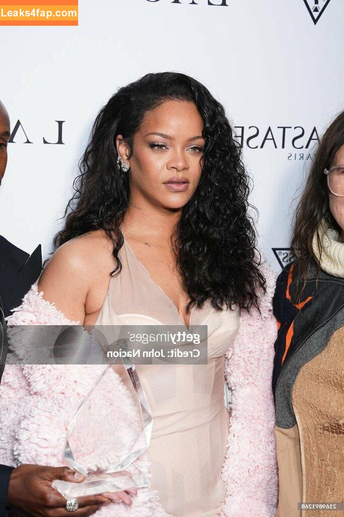 Rihanna / badgalriri leaked photo photo #3023