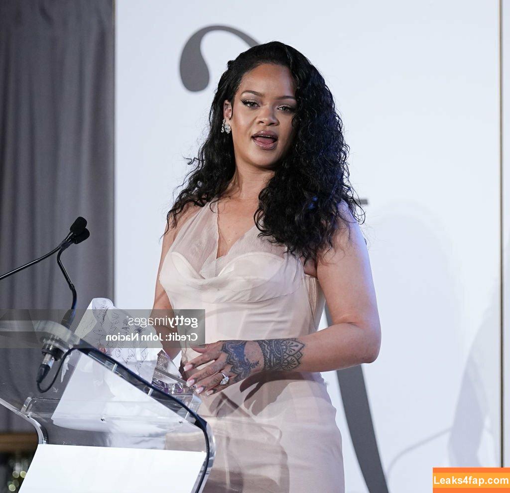 Rihanna / badgalriri leaked photo photo #3025
