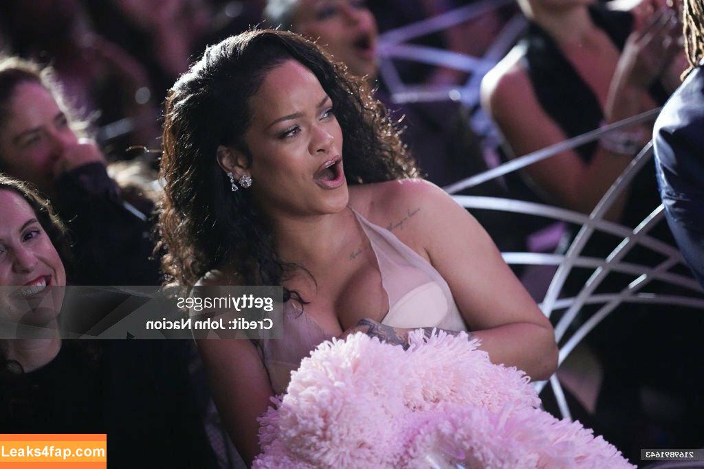 Rihanna / badgalriri leaked photo photo #3026