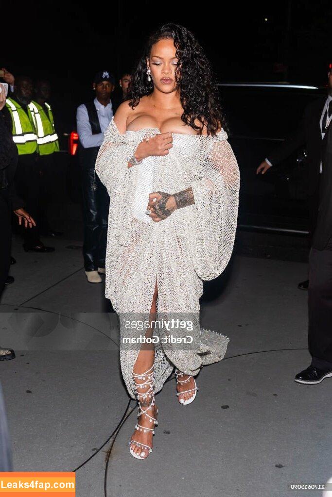 Rihanna / badgalriri leaked photo photo #3027