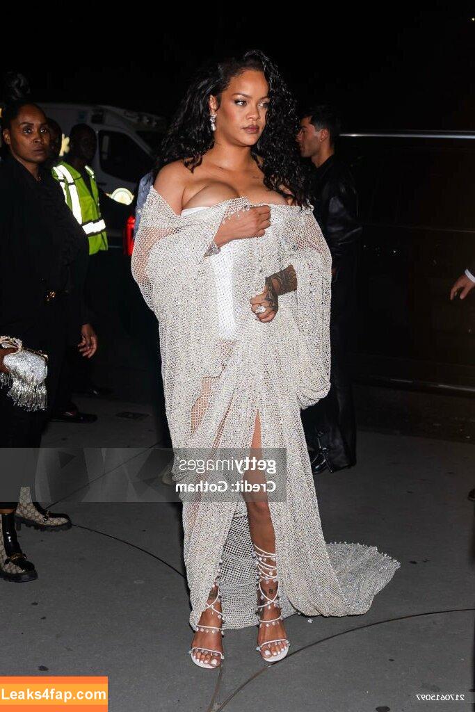 Rihanna / badgalriri leaked photo photo #3028