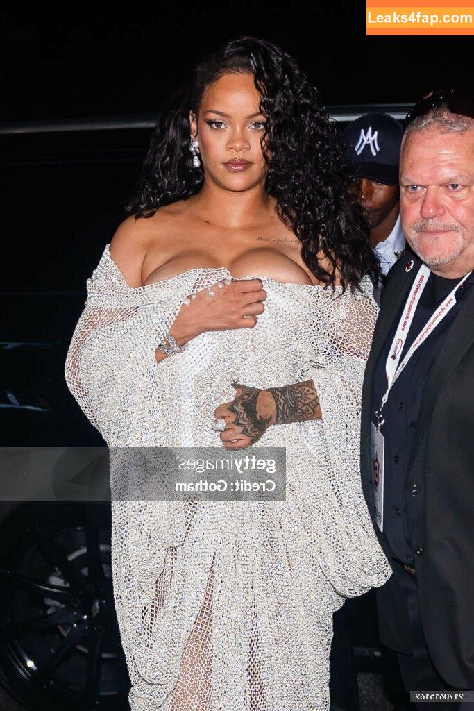 Rihanna / badgalriri leaked photo photo #3031