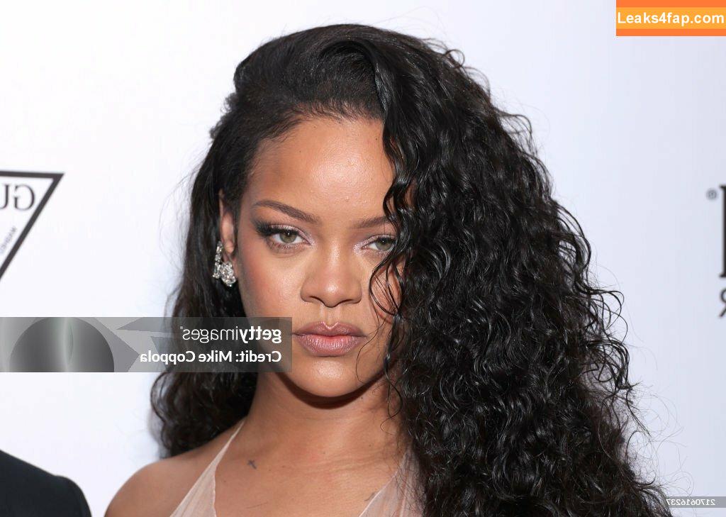 Rihanna / badgalriri leaked photo photo #3033