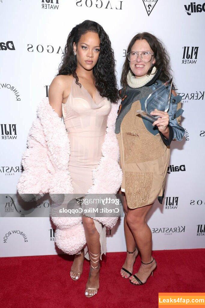 Rihanna / badgalriri leaked photo photo #3034