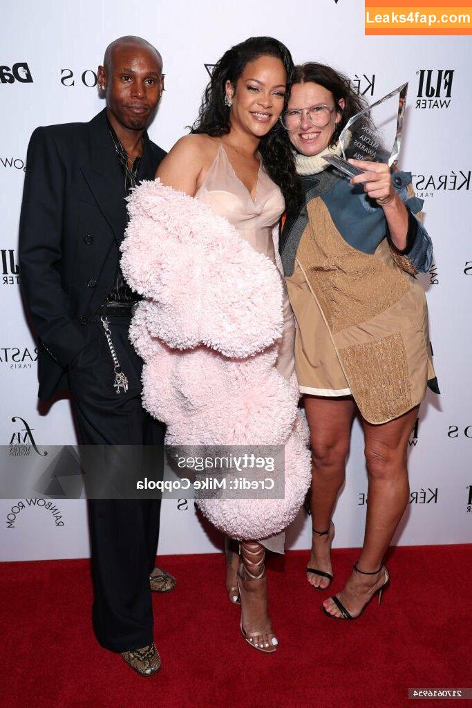 Rihanna / badgalriri leaked photo photo #3035