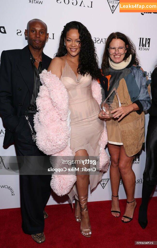 Rihanna / badgalriri leaked photo photo #3036