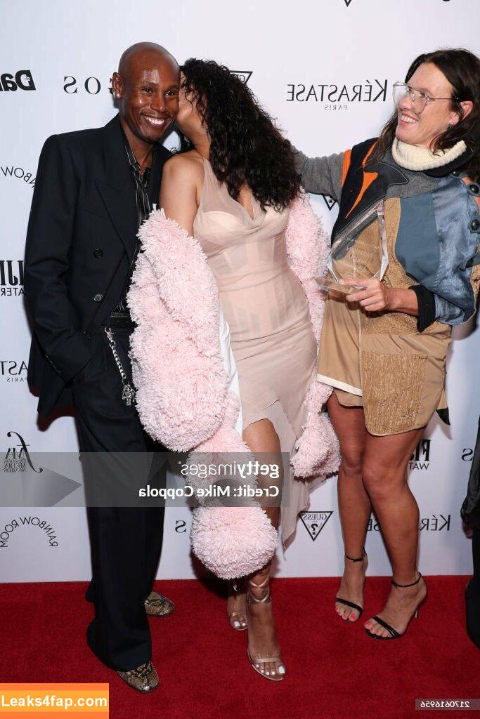 Rihanna / badgalriri leaked photo photo #3037