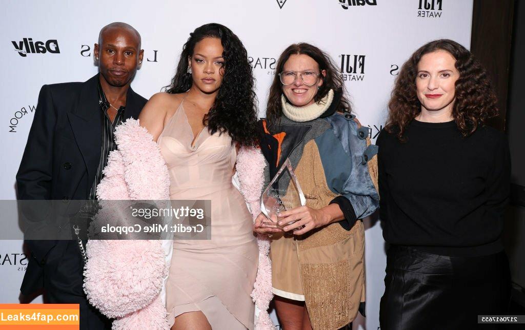 Rihanna / badgalriri leaked photo photo #3038