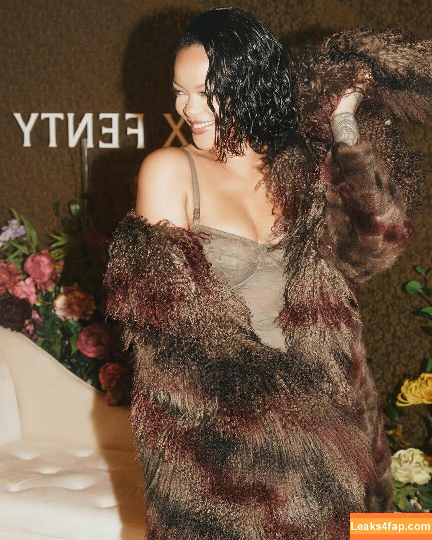 Rihanna / badgalriri leaked photo photo #3041