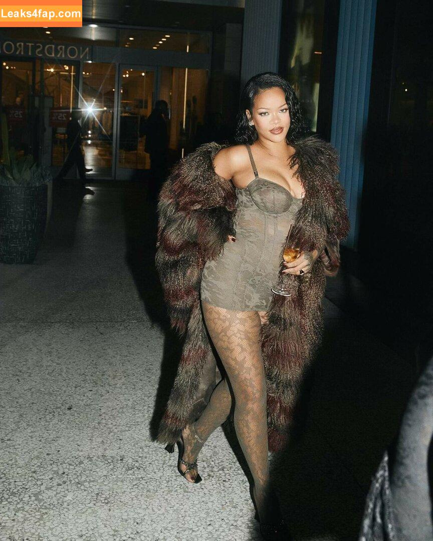 Rihanna / badgalriri leaked photo photo #3044