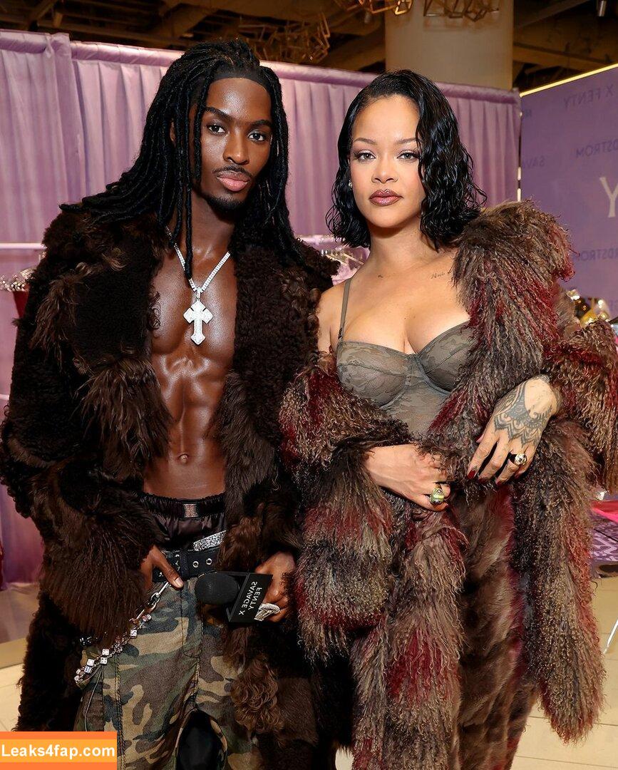 Rihanna / badgalriri leaked photo photo #3045
