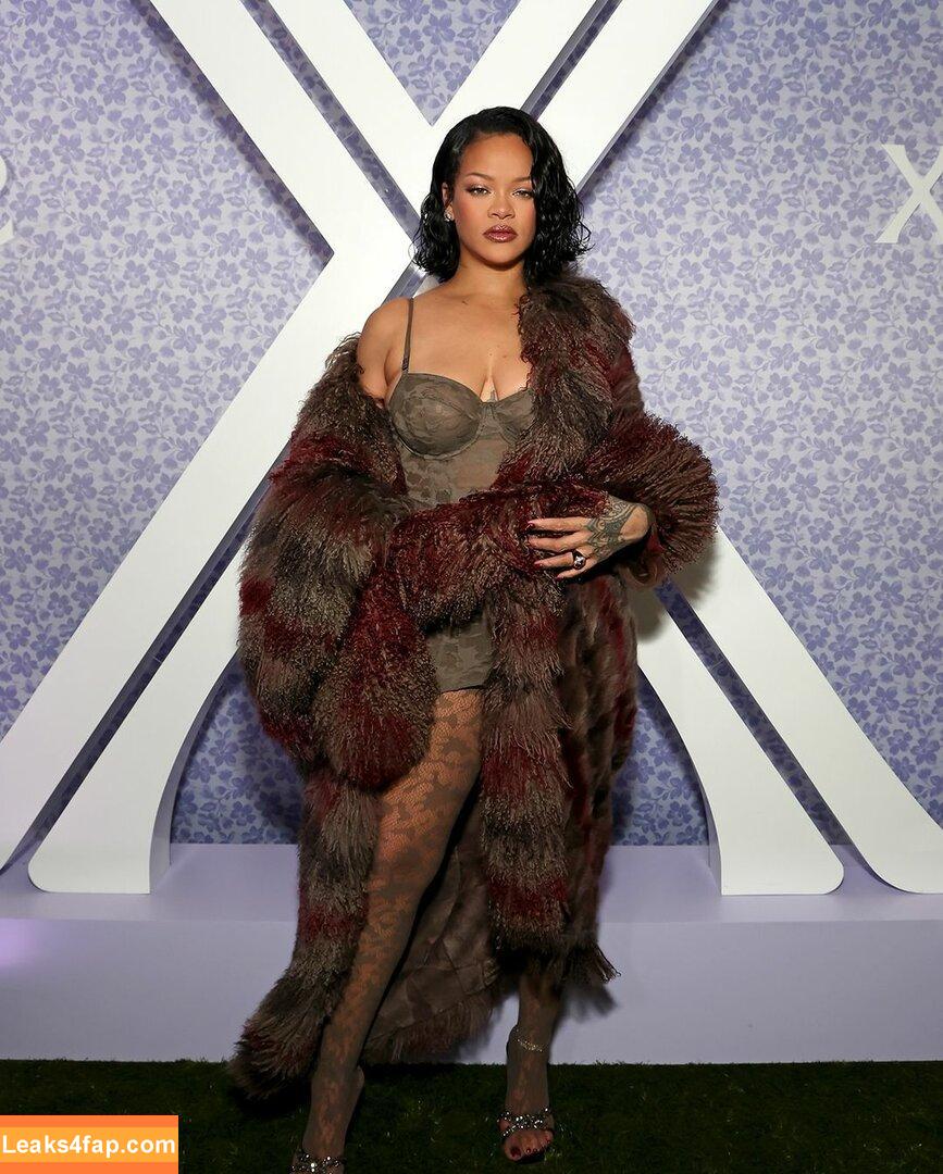 Rihanna / badgalriri leaked photo photo #3048