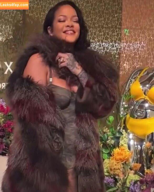 Rihanna / badgalriri leaked photo photo #3052