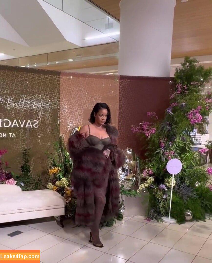 Rihanna / badgalriri leaked photo photo #3053