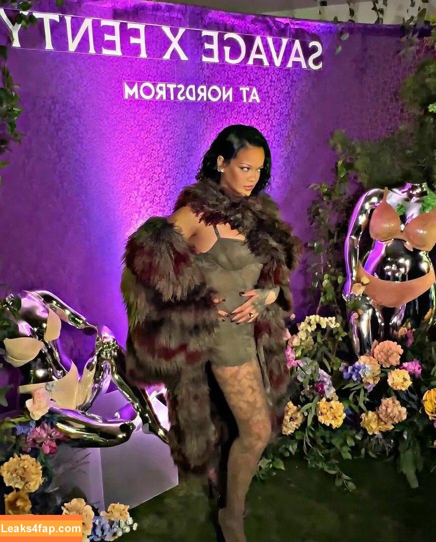 Rihanna / badgalriri leaked photo photo #3054