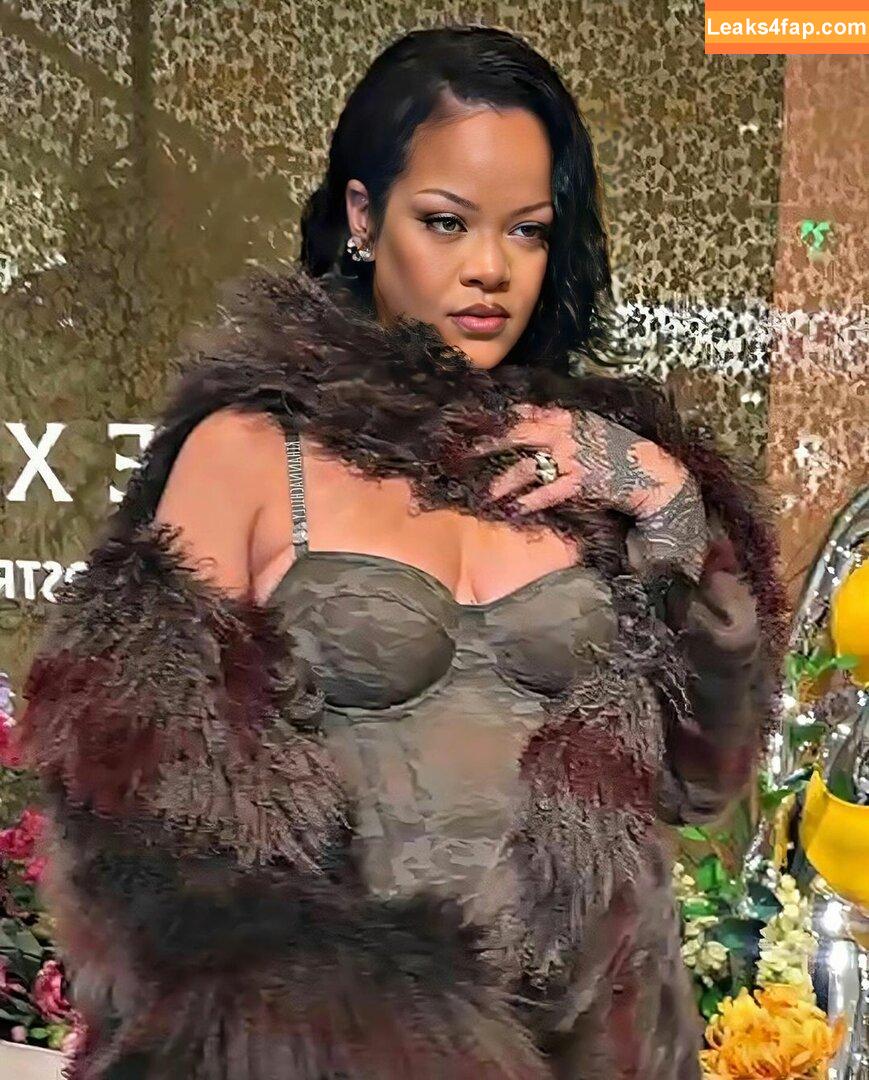 Rihanna / badgalriri leaked photo photo #3056