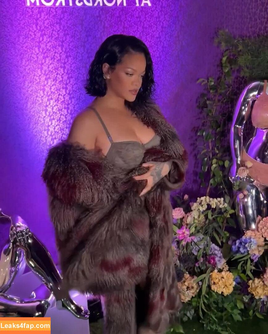 Rihanna / badgalriri leaked photo photo #3063