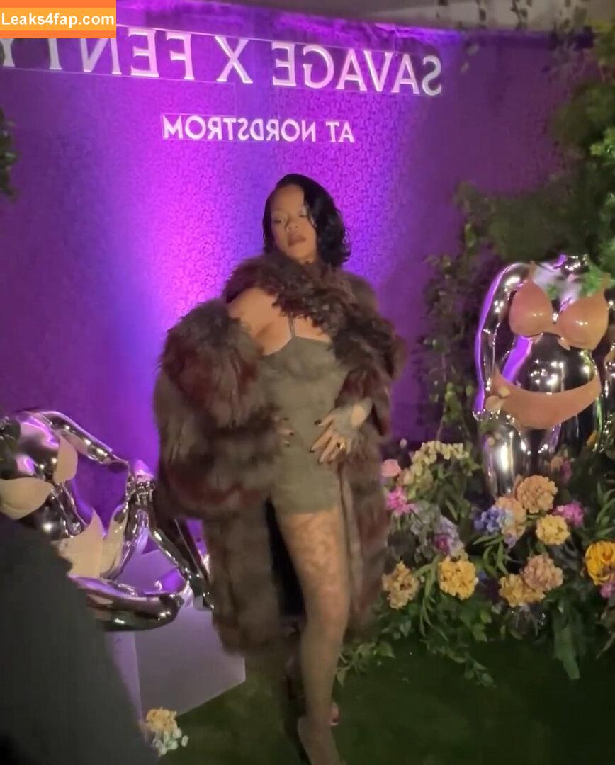 Rihanna / badgalriri leaked photo photo #3064
