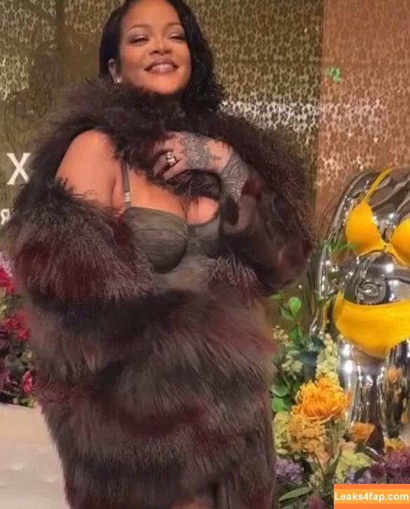 Rihanna / badgalriri leaked photo photo #3069