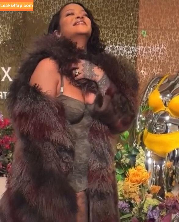 Rihanna / badgalriri leaked photo photo #3070