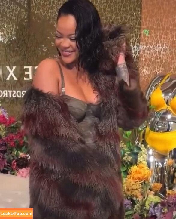 Rihanna / badgalriri leaked photo photo #3071