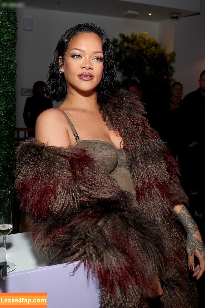Rihanna / badgalriri leaked photo photo #3081