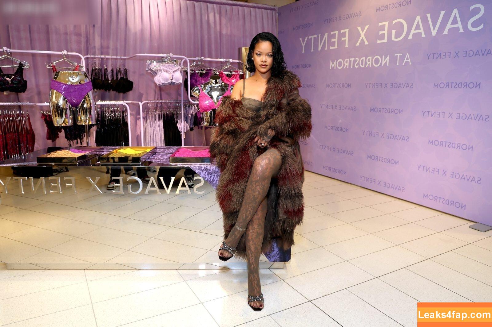 Rihanna / badgalriri leaked photo photo #3082