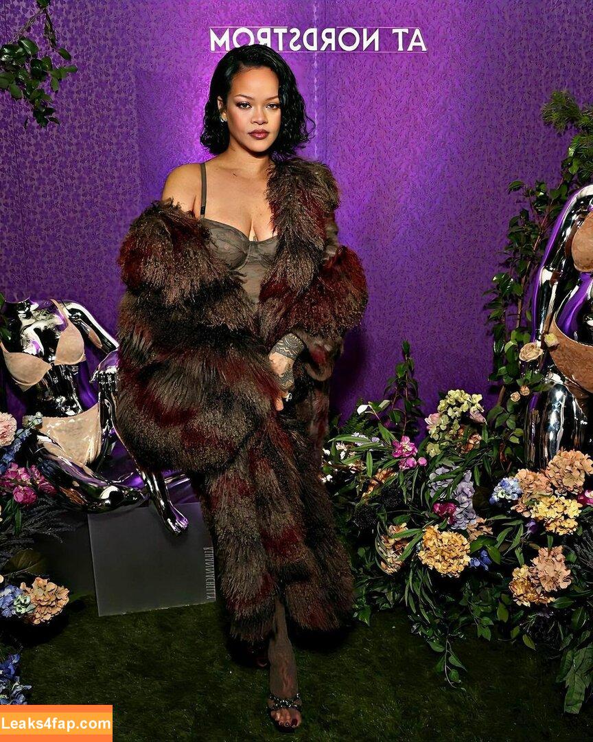 Rihanna / badgalriri leaked photo photo #3088