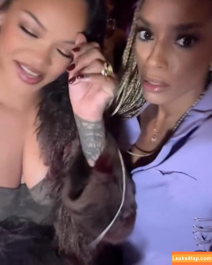 Rihanna / badgalriri leaked photo photo #3097