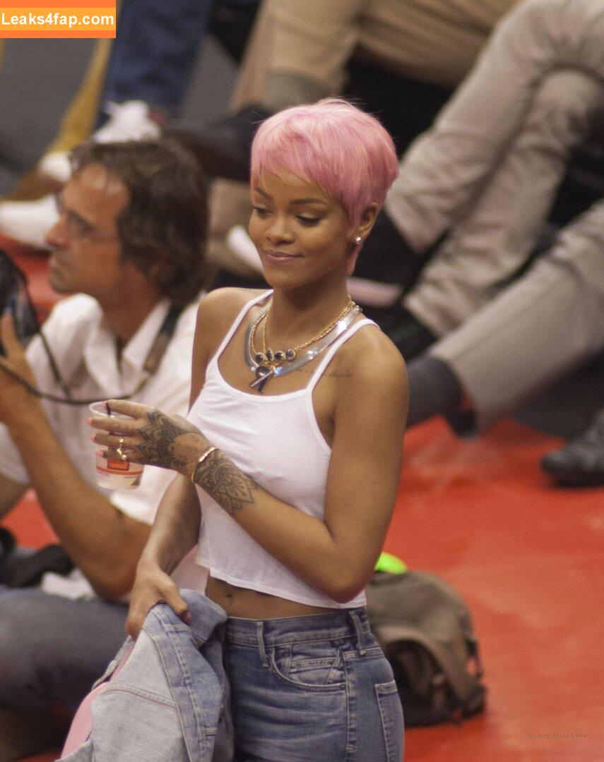 Rihanna / badgalriri leaked photo photo #3100