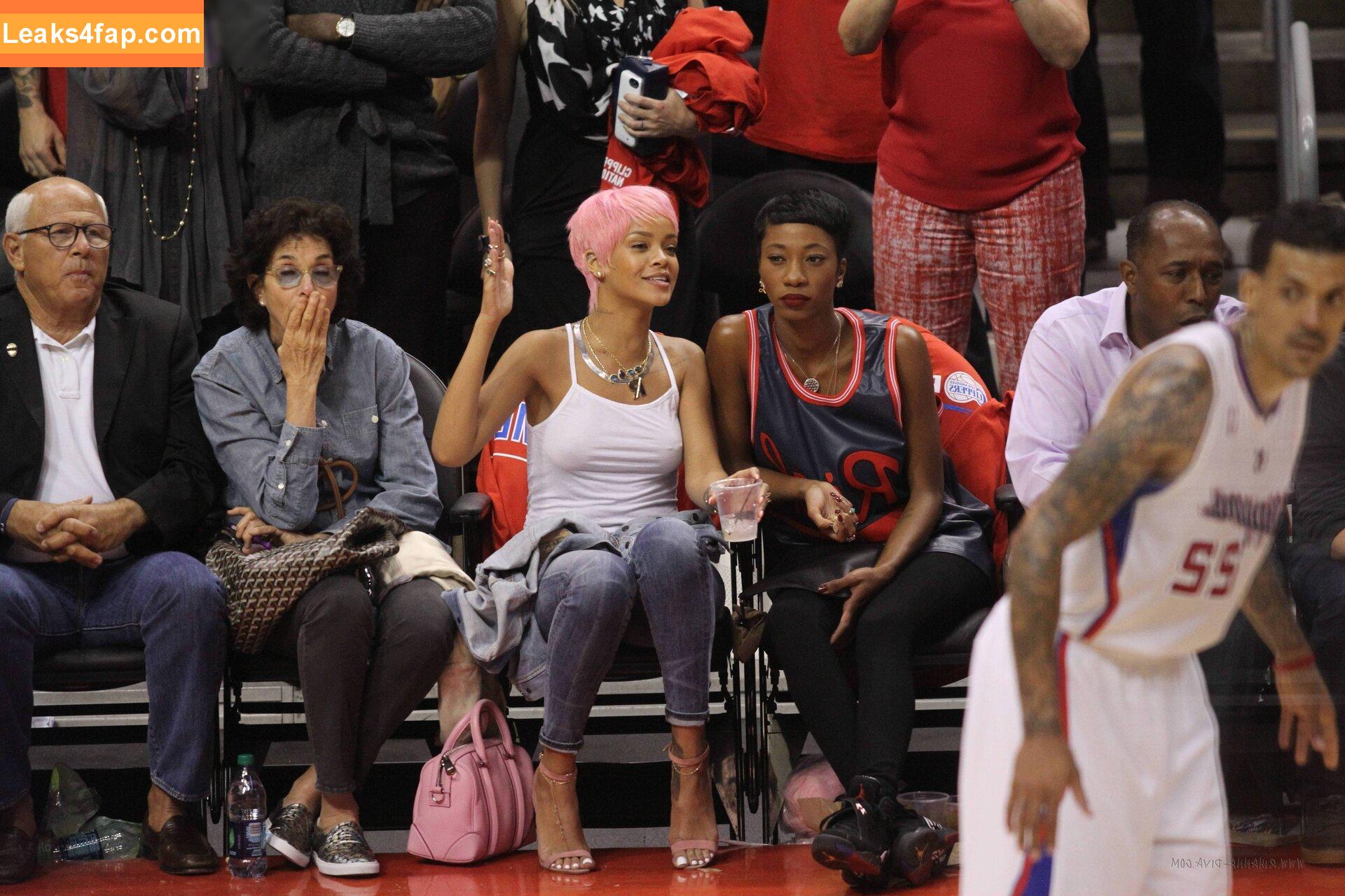 Rihanna / badgalriri leaked photo photo #3102