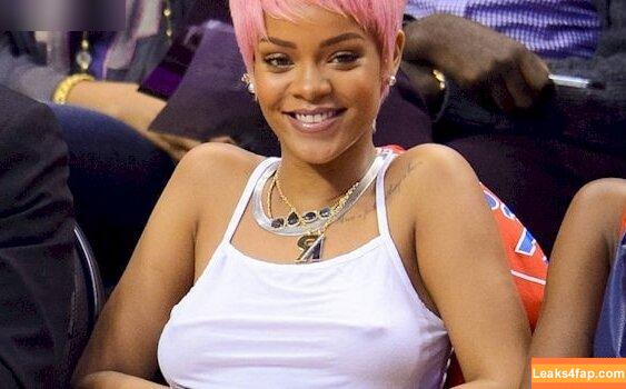 Rihanna / badgalriri leaked photo photo #3105