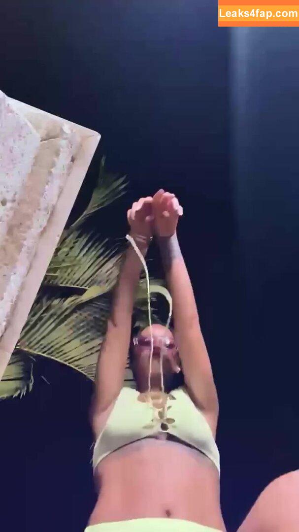 Rihanna / badgalriri leaked photo photo #3142