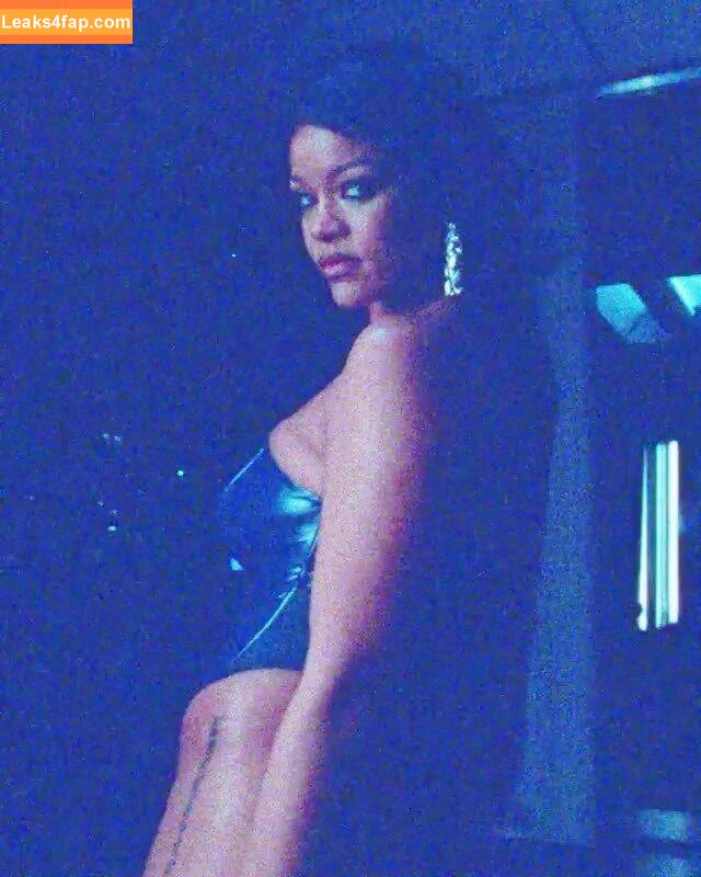 Rihanna / badgalriri leaked photo photo #3144