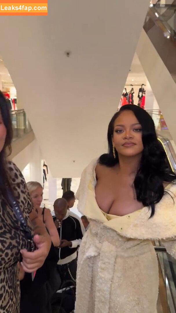 Rihanna / badgalriri leaked photo photo #3157