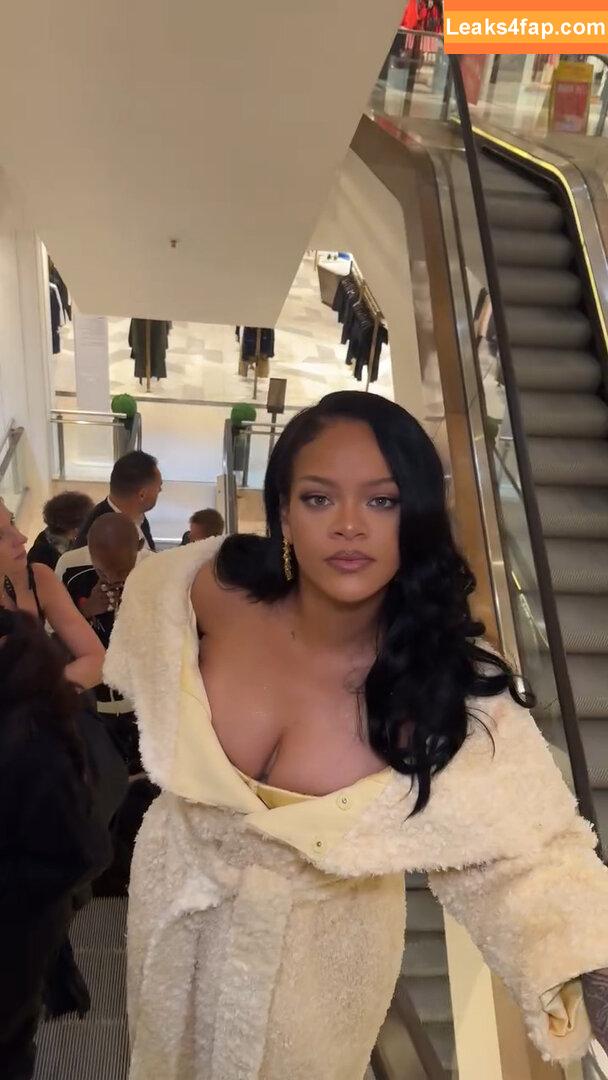 Rihanna / badgalriri leaked photo photo #3158