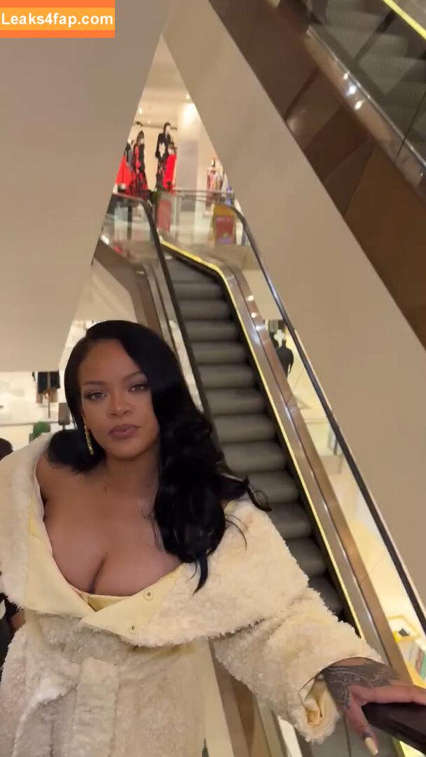 Rihanna / badgalriri leaked photo photo #3159