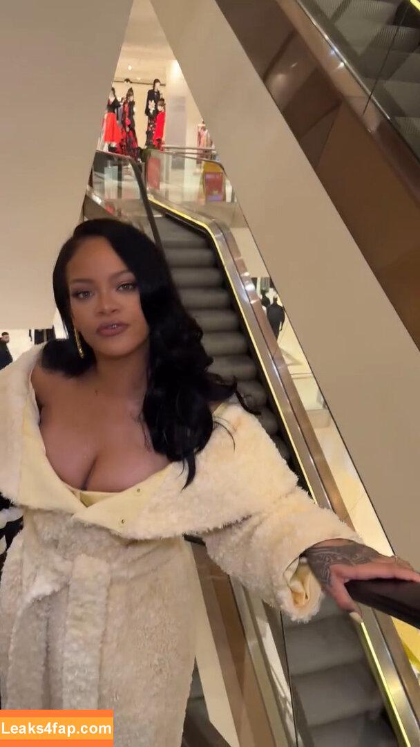Rihanna / badgalriri leaked photo photo #3160