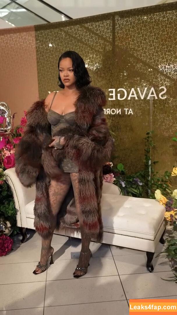 Rihanna / badgalriri leaked photo photo #3162