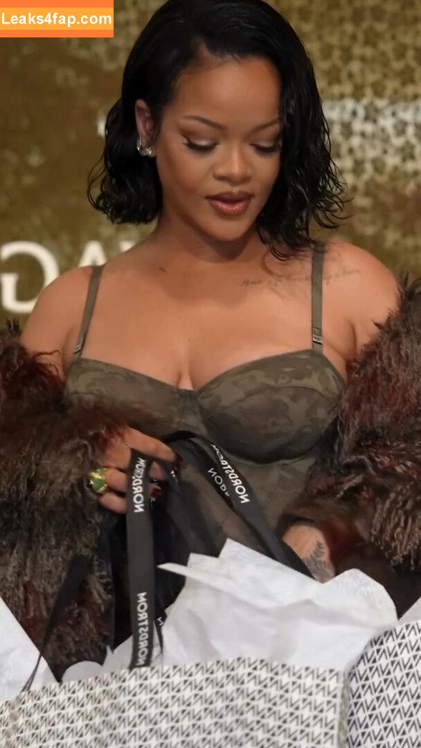 Rihanna / badgalriri leaked photo photo #3171