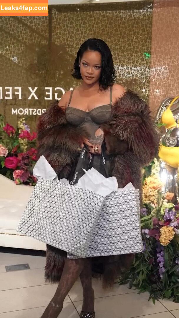 Rihanna / badgalriri leaked photo photo #3172