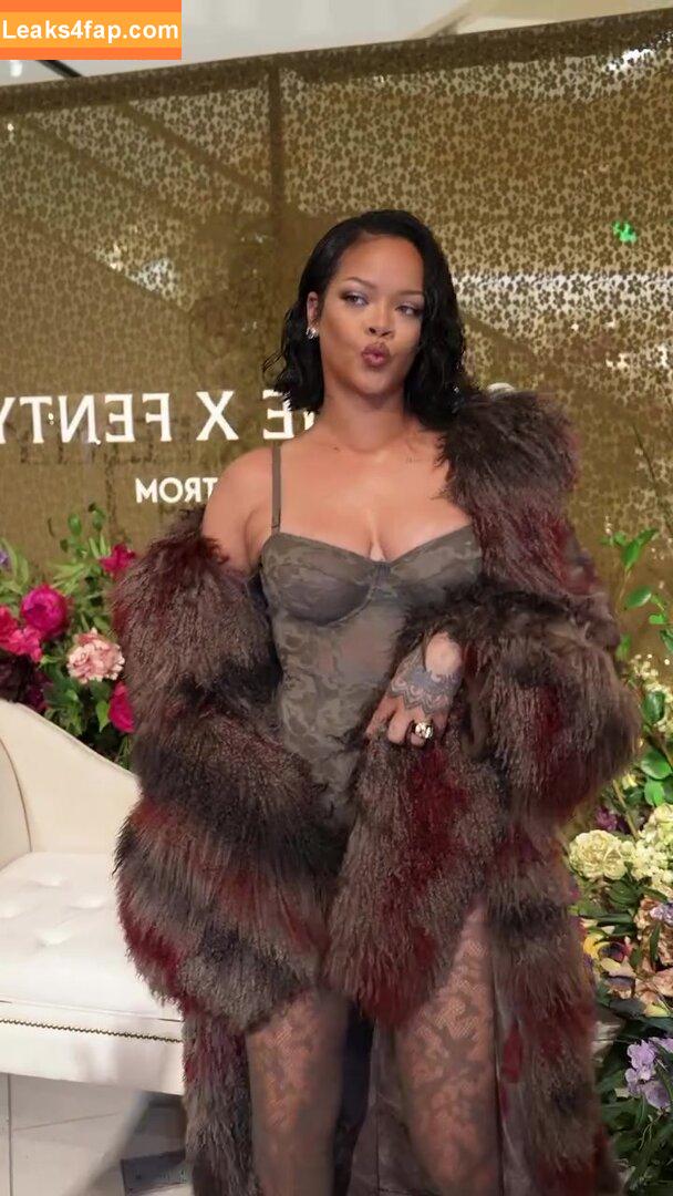 Rihanna / badgalriri leaked photo photo #3173