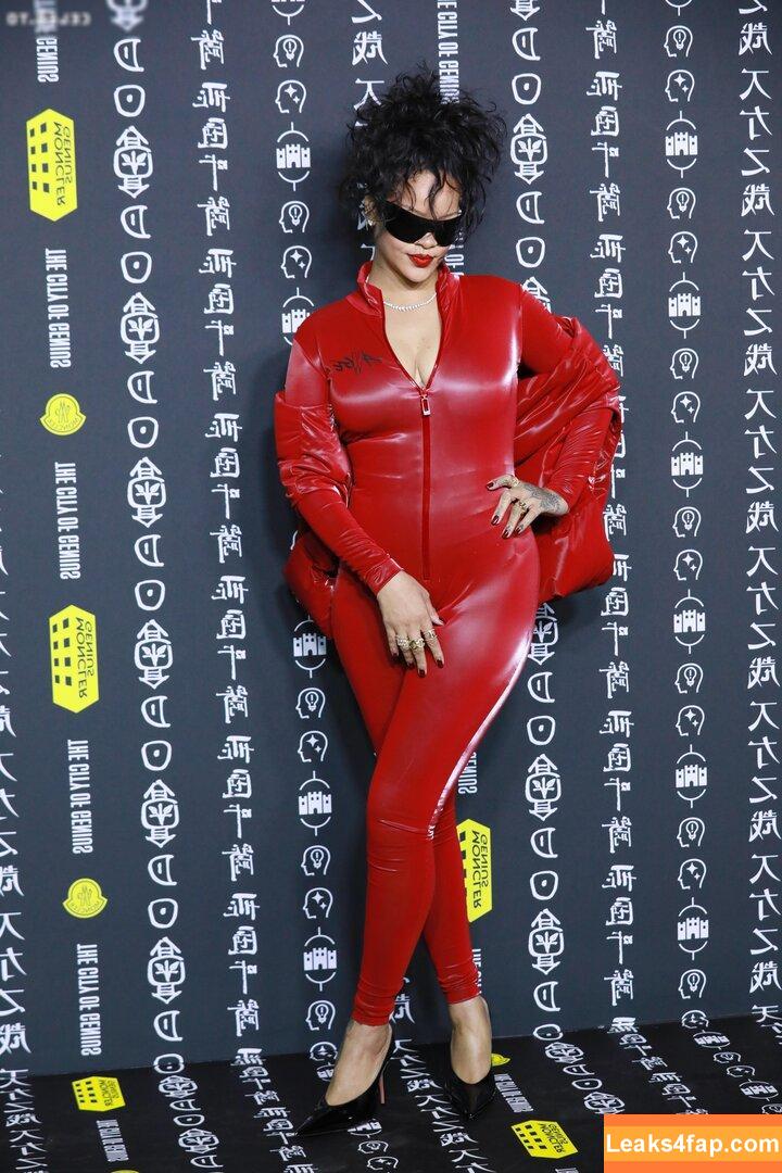 Rihanna / badgalriri leaked photo photo #3189